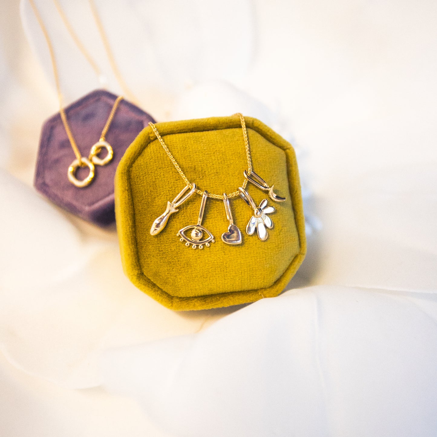 9ct Golden Gaze Pendant