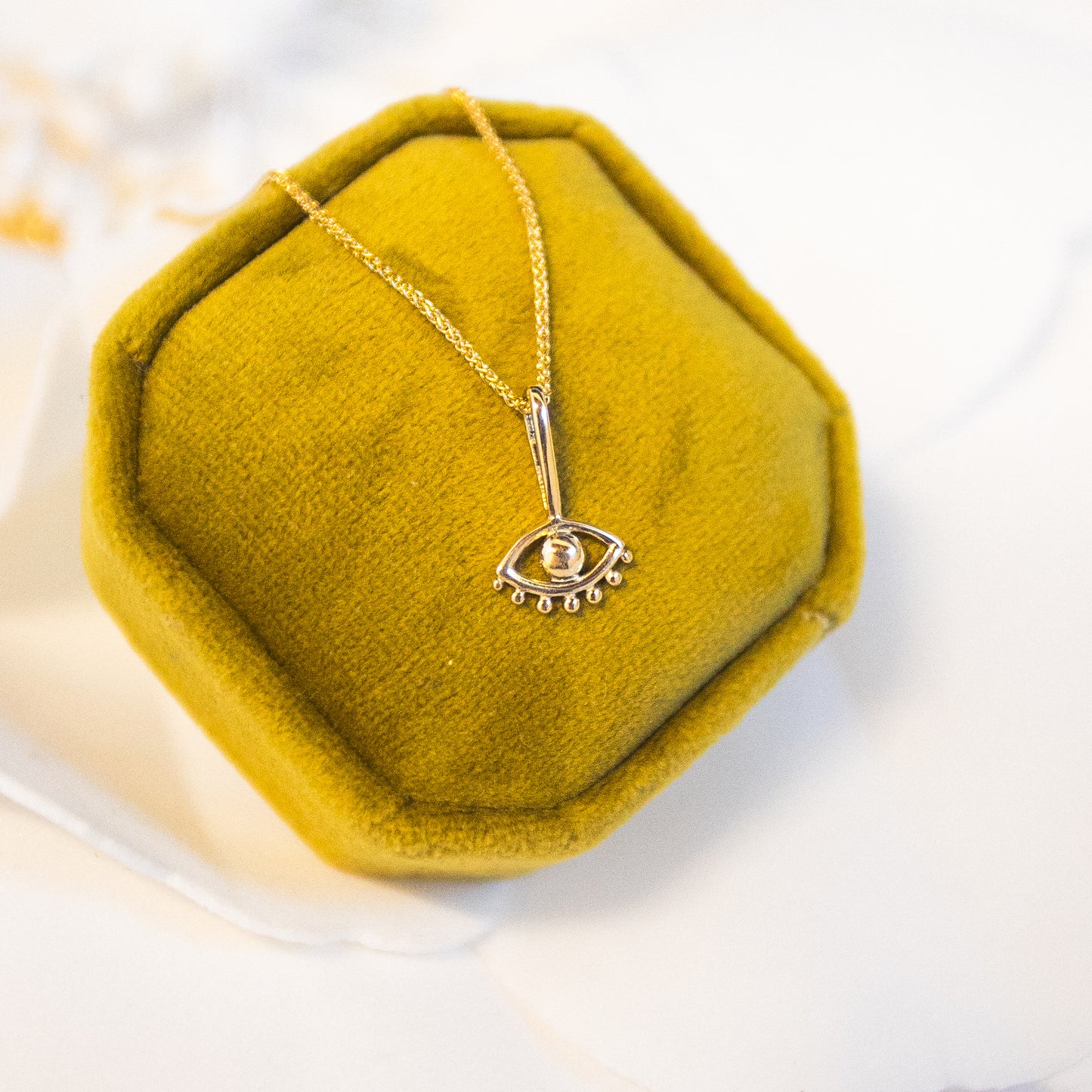 9ct Golden Gaze Pendant