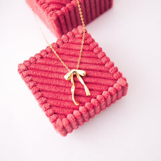 Bow Necklace